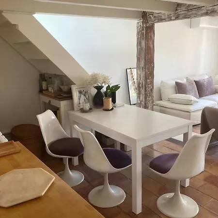 Deux Pieces Dans Le Quartier Du Port Апартаменты
