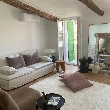 Deux Pieces Dans Le Quartier Du Port Nizza