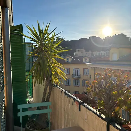 Deux Pieces Dans Le Quartier Du Port