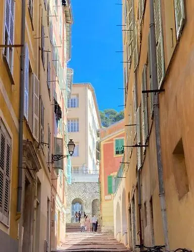 Deux Pieces Dans Le Quartier Du Port