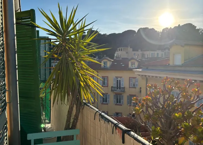 Deux Pieces Dans Le Quartier Du Port