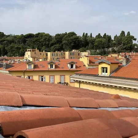 Deux Pieces Dans Le Quartier Du Port Апартаменты
