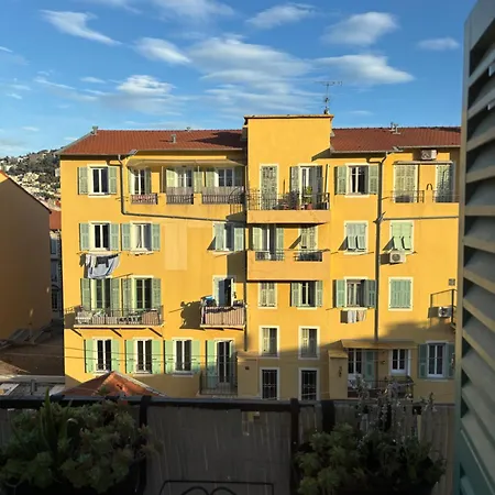 Deux Pieces Dans Le Quartier Du Port Апартаменты *