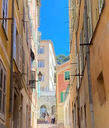 Deux Pièces Dans Le Quartier Du Port